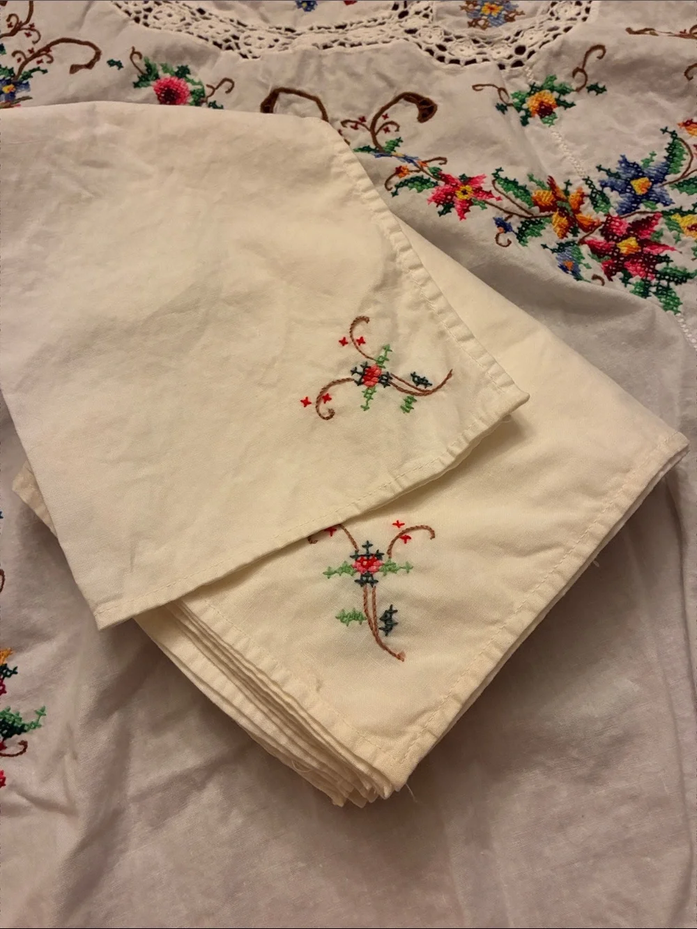 White Embroidered Floral Tablecloth - Multicolor Accents with 11 napkins